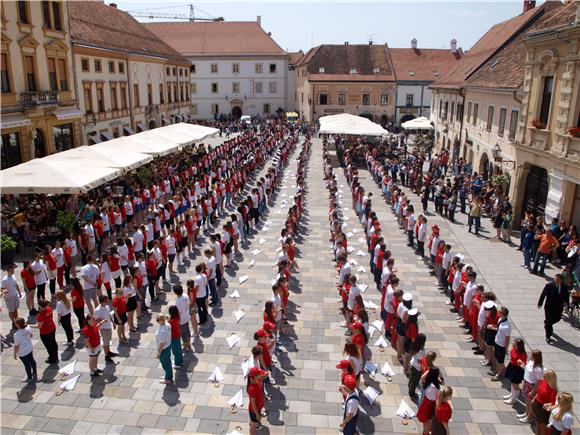 Varaždinski maturanti plesali 'quadrillu'