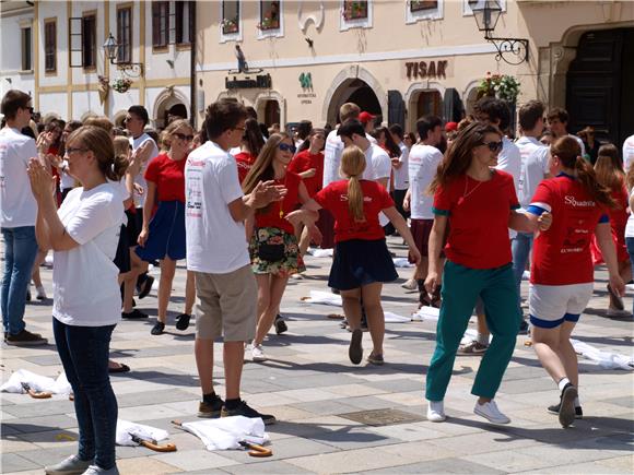 Varaždinski maturanti plesali 'quadrillu'