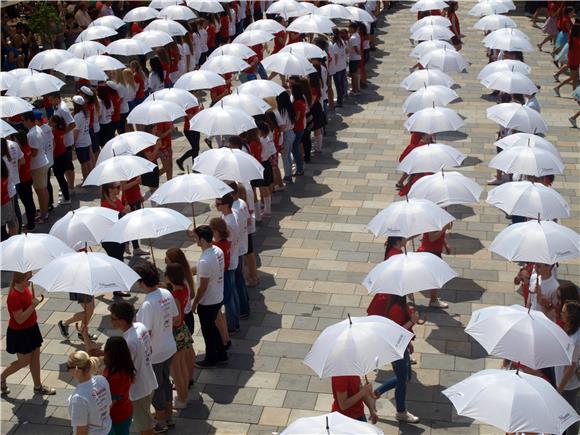 Varaždinski maturanti plesali 'quadrillu'