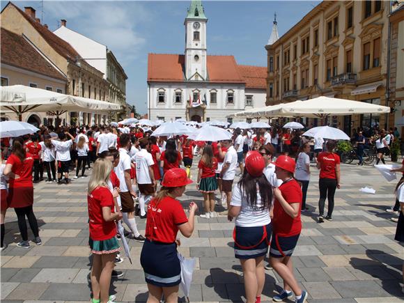 Varaždinski maturanti plesali 'quadrillu'