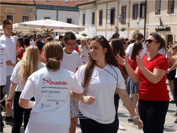 Varaždinski maturanti plesali 'quadrillu'