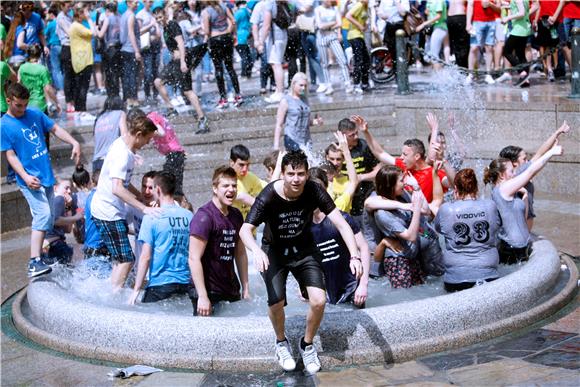 Zagrebački maturanti tradicionalno slave završetak srednje škole 