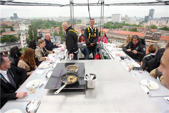 Svjetska atrakcija "Dinner in the sky" opet u Zagrebu zbog velikog zanimanja