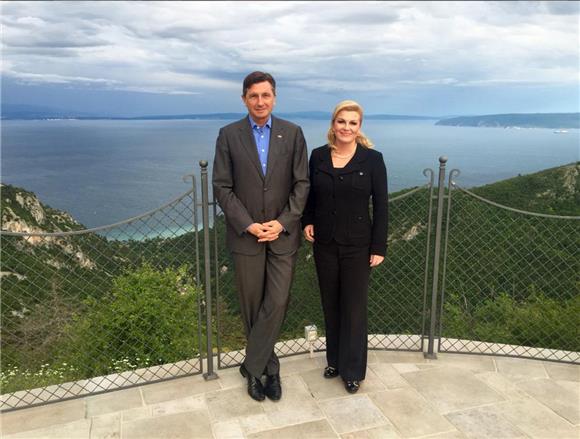 Presidents Grabar-Kitarovic, Pahor meet for informal working dinner