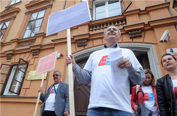 Građanska inicijativa ''Za referendum!'' održala je tiskovnu konferenciju ispred Ustavnog suda