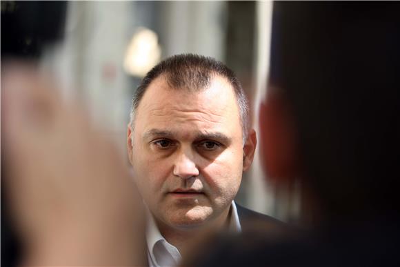 HDZ: Vlada kukavički taji datum izbora