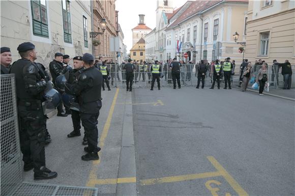 Policija blokirala Markov trg 