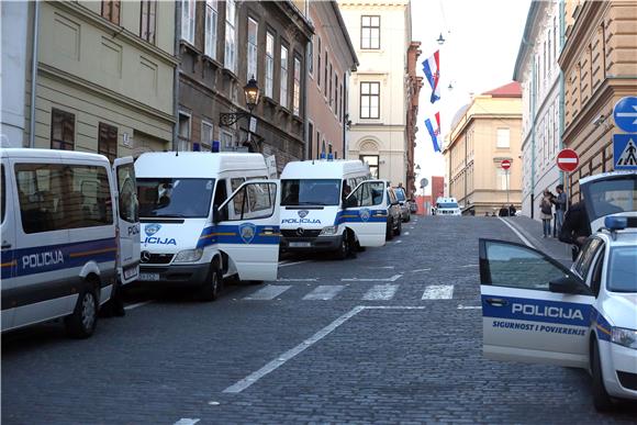 Policija blokirala Markov trg 