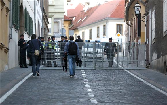 Policija blokirala Markov trg 