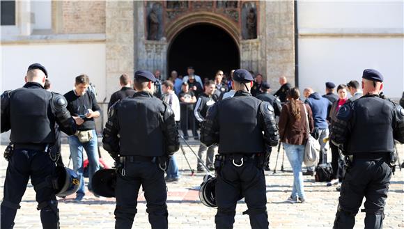 MARKOV TRG HSP AS: Vlada od policije pokušava napraviti miliciju