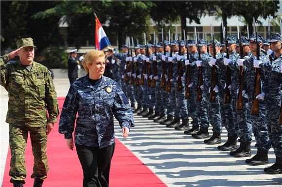 Kolinda Grabar-Kitarović u radnom posjetu Hrvatskoj ratnoj mornarici u Splitu