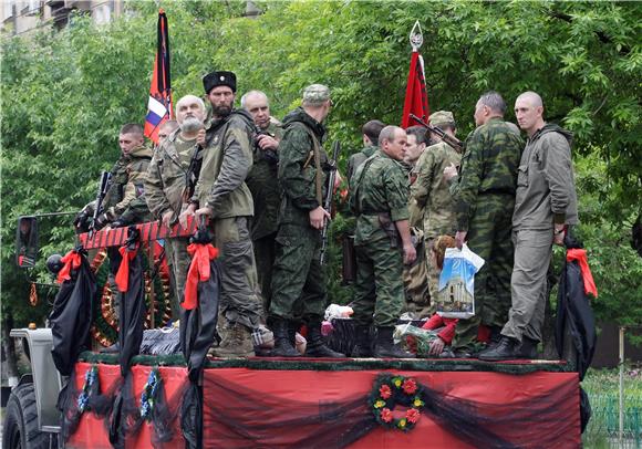 Rusija pobunjenicima u istočnoj Ukrajini isporučuje oružje - NATO