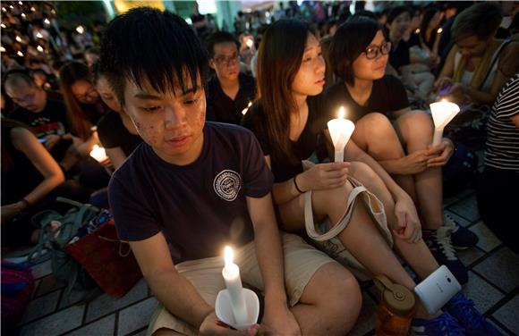 Hong Kong: Bdijenje uz plimu svijeća u Hong Kongu