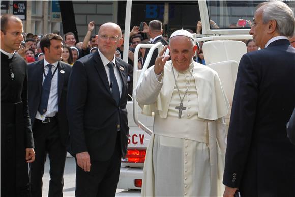 PAPA U BIH Papa Franjo: Dijalog među religijama nema alternativu