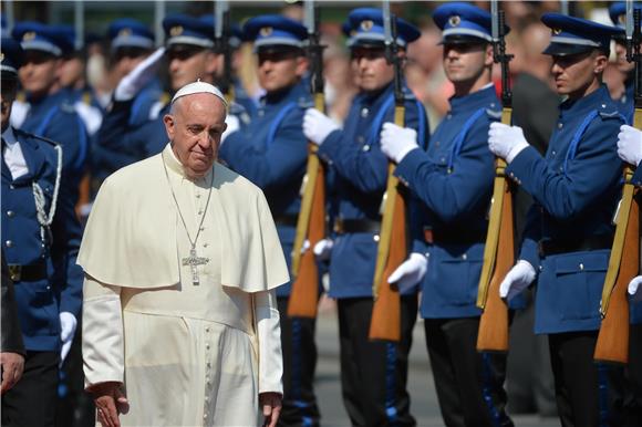 PAPA U BIH I u Sloveniji odjeknule papine poruke "nikad više rata"