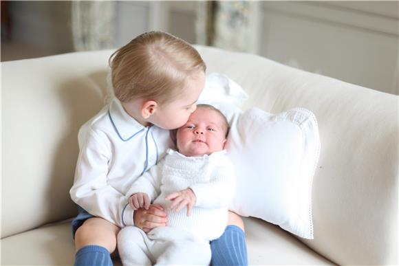 Objavljene prve zajedničke fotografije princa Georgea i princeze Charlotte