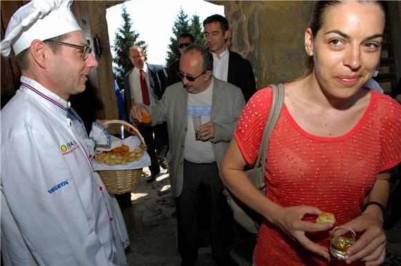 Članovi diplomatskog zbora posjetili Karlovac