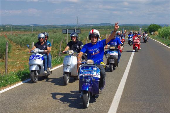 Više od 5 tisuća vozača na Vespa World Daysu u Biogradu i Zadru