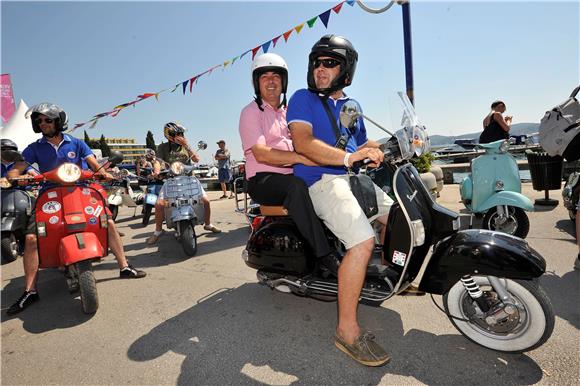 Ministar Lorencin otvorio Vespa World Days u Biogradu 