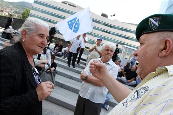 Prosvjedi u BiH zbog uhićenja Nasera Orića u Švicarskoj 