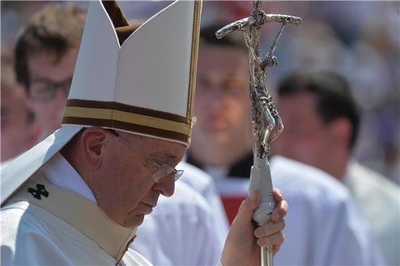 Papa: Krštenje ne smije biti uskraćeno