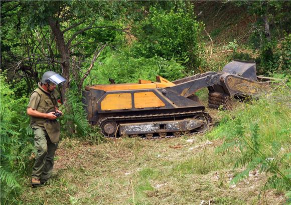 Tounj: Ravnatelj HCR-a i karlovački župan obišli radilište na razminiranju 