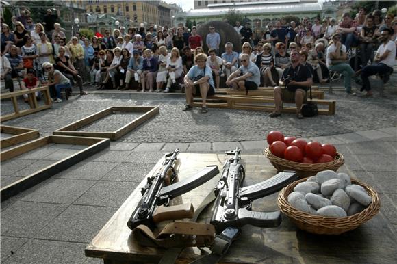 Performansom Olivera Frljića i Marina Blaževića otvorene Riječke ljetne noći