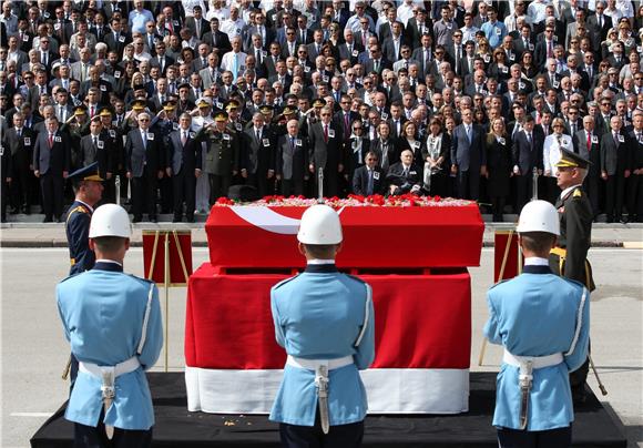 Turska uz državni pogreb odaje posljednju počast bivšem predsjedniku Demirelu