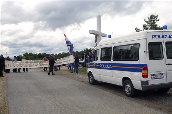 War veterans protest against commemoration of Jadovno concentration camp victims