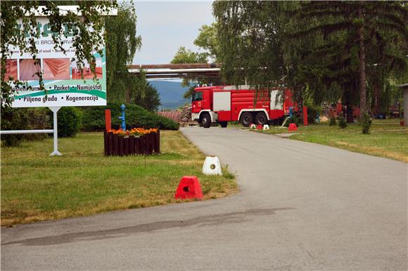 Požar u tvornici 'Slavonija DI' stavljen pod kontrolu 