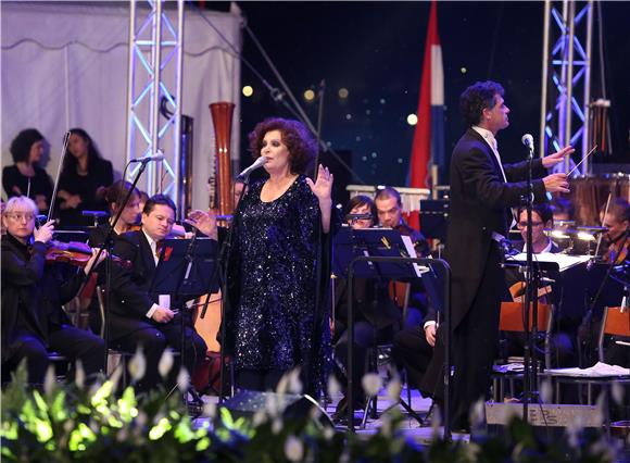 Koncert orkestra Zagrebačke filharmonije i zvijezda hrvatske glazbene scene povodom Dana državnosti