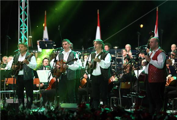 Koncert orkestra Zagrebačke filharmonije i zvijezda hrvatske glazbene scene povodom Dana državnosti