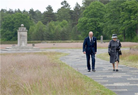 Britanska kraljica posjetila koncentracijski logor Bergen-Belsen