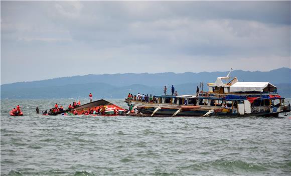 epaselect PHILIPPINES ACCIDENTS BOAT CAPSIZE