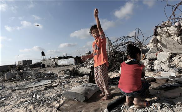 MIDEAST ISRAEL PALESTINIAN DESTRUCTIONS IN KHOZA-A NEIGHBOURHOOD