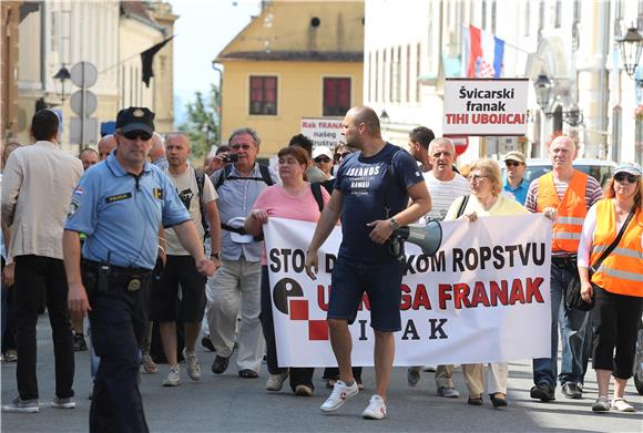 Udruga Franak prosvjedovala je na Markovu trgu 03.07.2015.