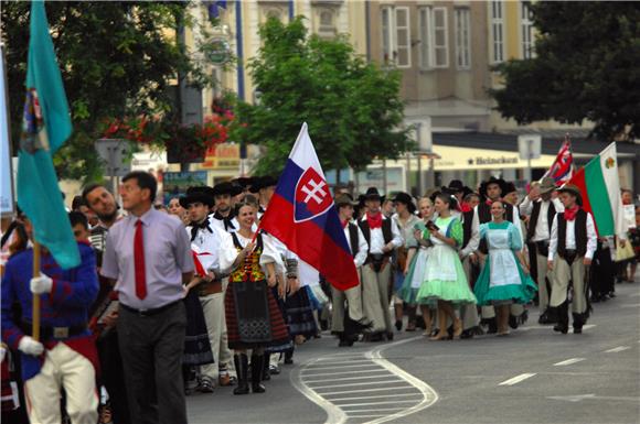 U Karlovcu počeo 18. međunarodni festival folklora 