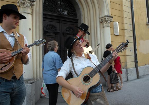 U Karlovcu počeo 18. međunarodni festival folklora 