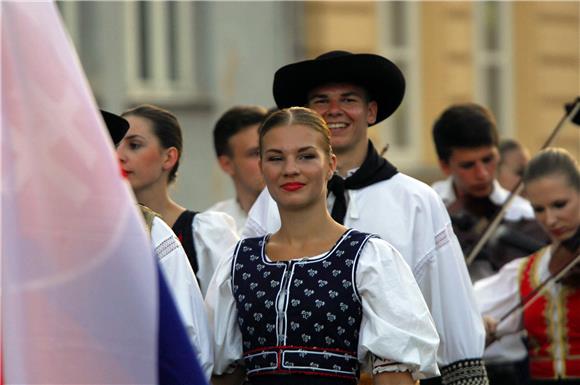 U Karlovcu počeo 18. međunarodni festival folklora 