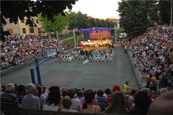 U Karlovcu počeo 18. međunarodni festival folklora 