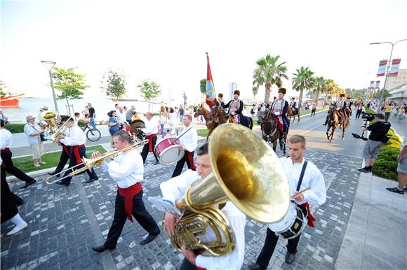 Split: Prvi put u povijesti održan mimohod sinjskih alkara