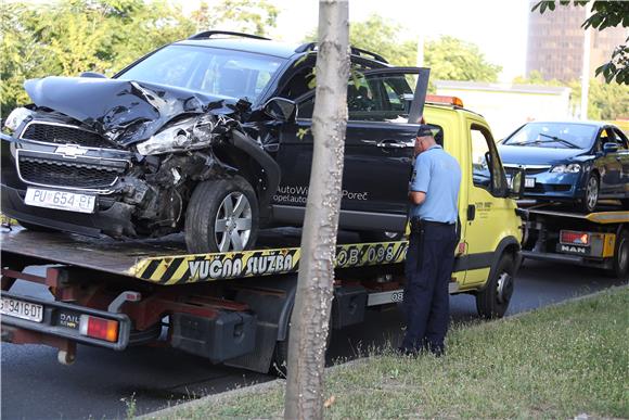 Zagreb: sudar šest automobila, dvije osobe ozlijeđene 