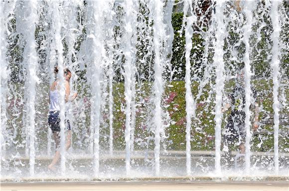 DHMZ: vrlo vruće, popodne postupno naoblačenje