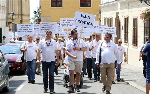 Prosvjedna akcija Visia Croatice ispred Vlade