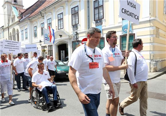 Prosvjedna akcija Visia Croatice ispred Vlade