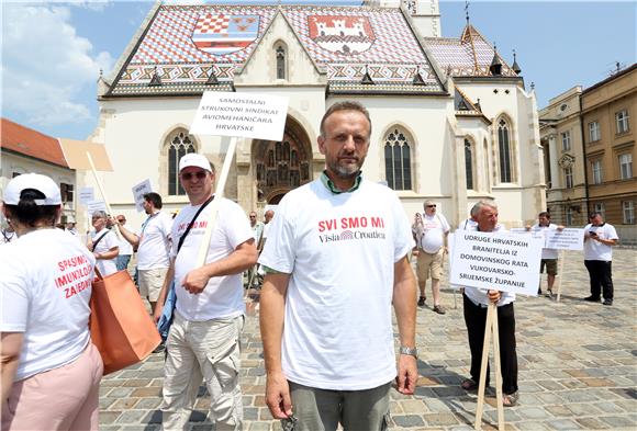 Prosvjedna akcija Visia Croatice ispred Vlade