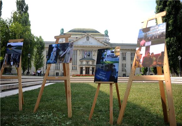 Konferencija za novinare stranke Za grad