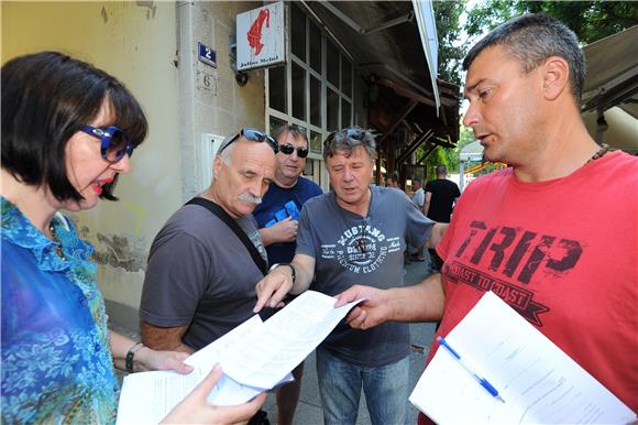 Prosvjed radnika Željezare Split ispred Trgovačkog suda 