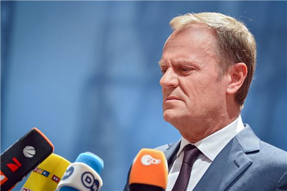 Tusk: pomoći Grčkoj da restrukturira svoj dug