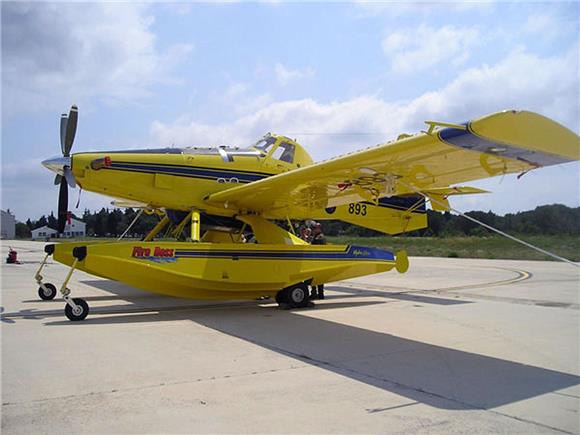 Air Tractor iz baze u Zemuniku ugasio požar kod Perkovića 